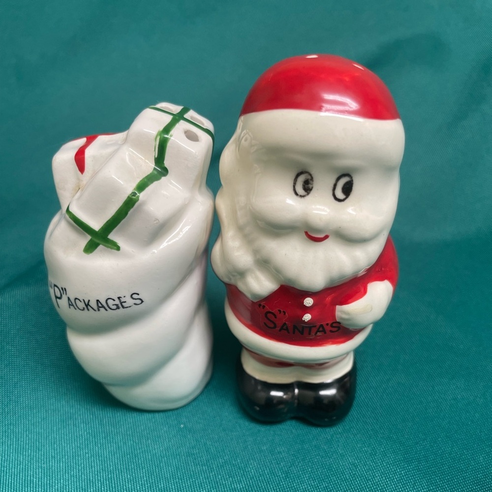🎄Vintage Santa and Sack Shaker Set - Red, White, Black, Green - Picture 2 of 6